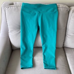 Fabletics Mid-Rise Powerhold Capri (S)